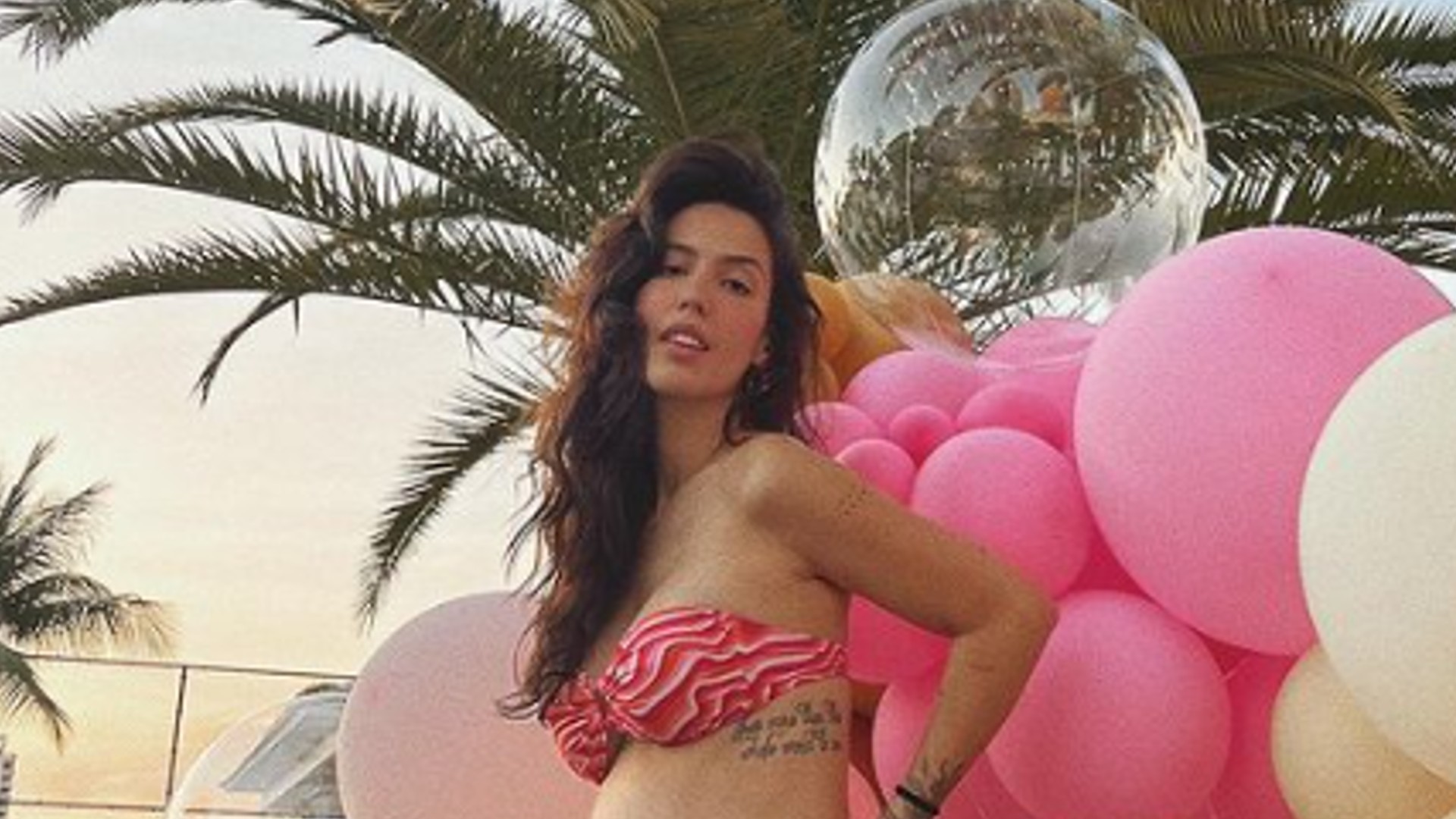 Gabi Brandt celebra seus 27 anos e mostra o barrigão em meio a gravidez de risco
