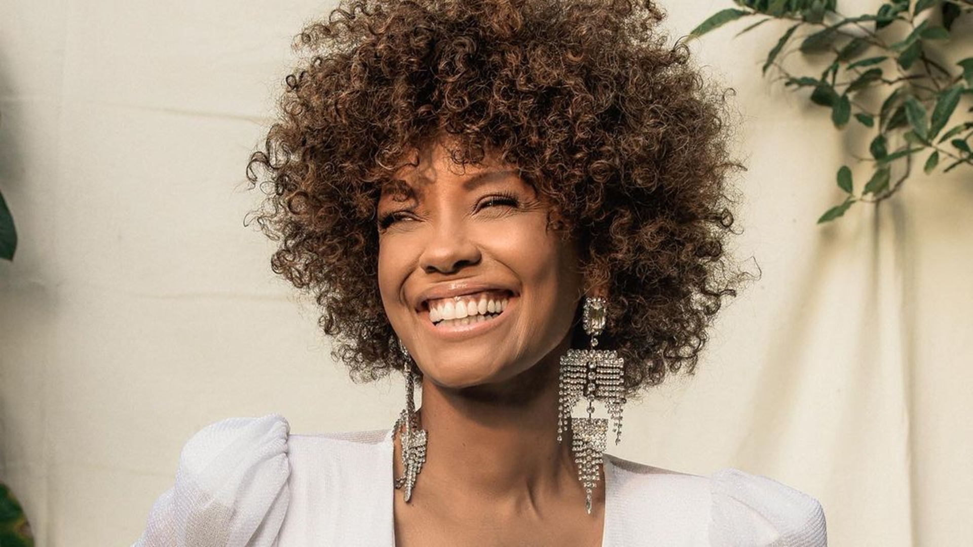 Isabel Fillardis avalia volta às novelas após se curar do câncer: “A gente vai se readaptando”