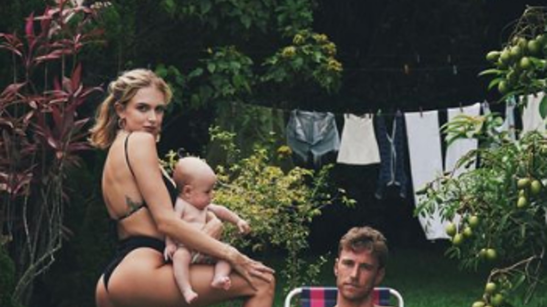 Isabella Scherer recria foto de casal surreal com os gêmeos