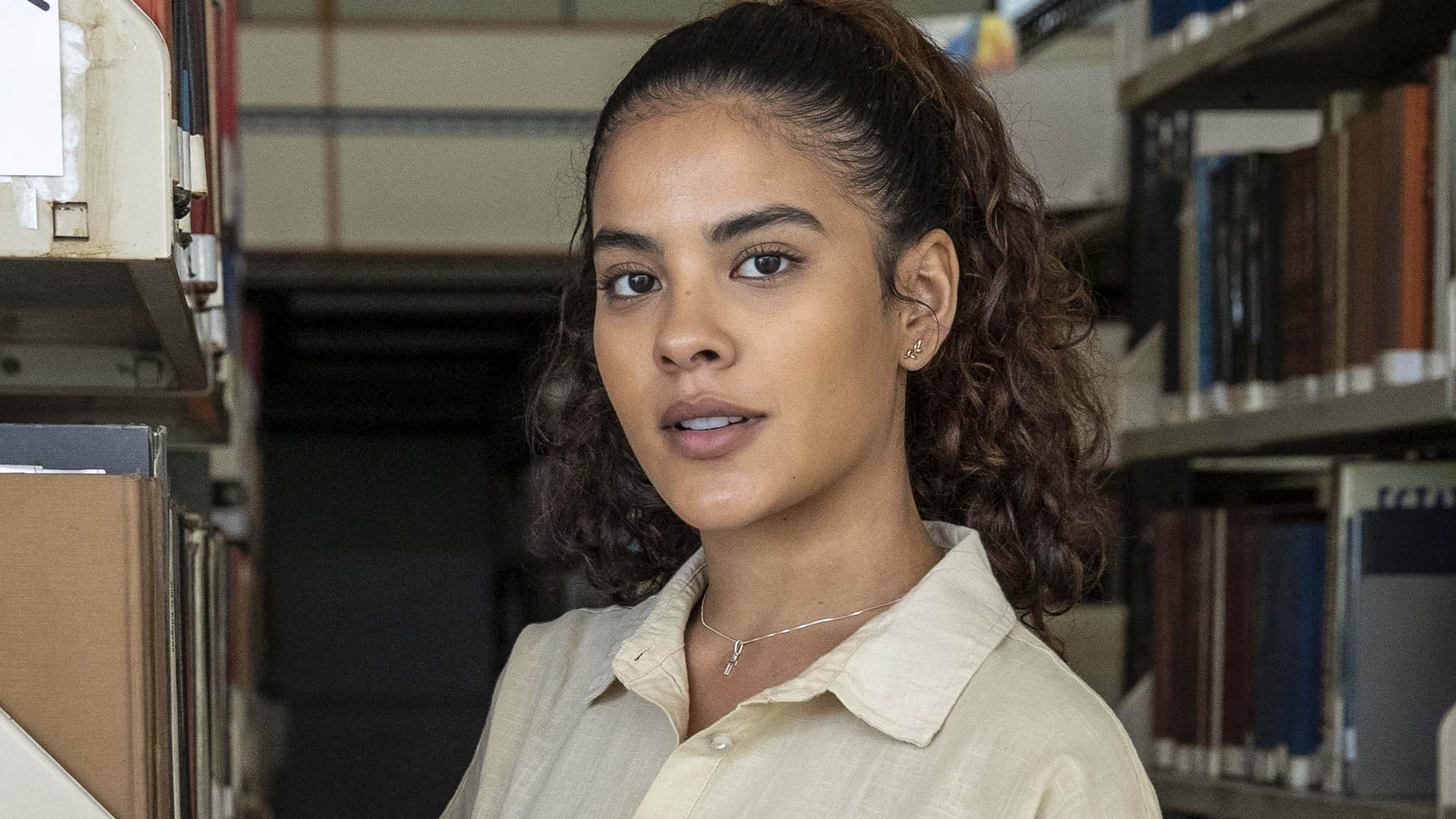Vai na Fé: Jenifer não é filha de Carlão. Saiba como ela descobre