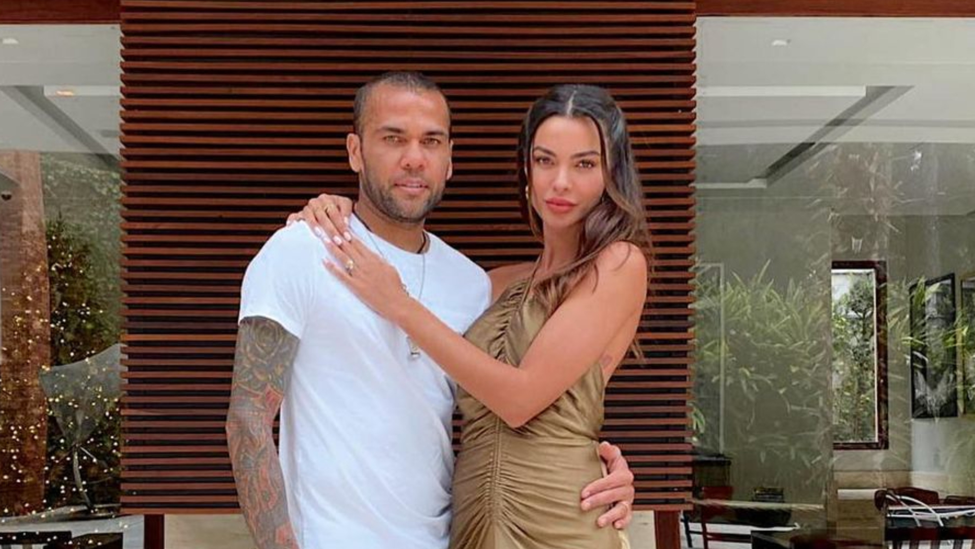Mulher de Daniel Alves faz novo desabafo após prisão do jogador: ‘Tanta dor’