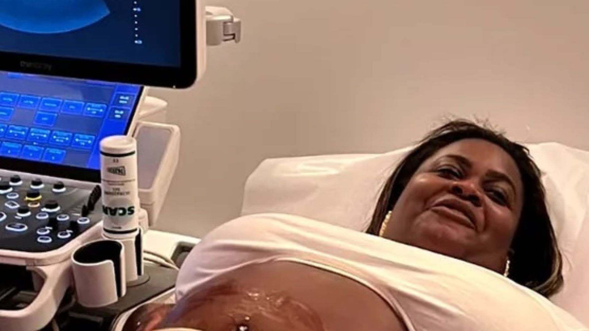 Após previsão de gravidez, Jojo Todynho faz ultrassom e revela o nome da filha
