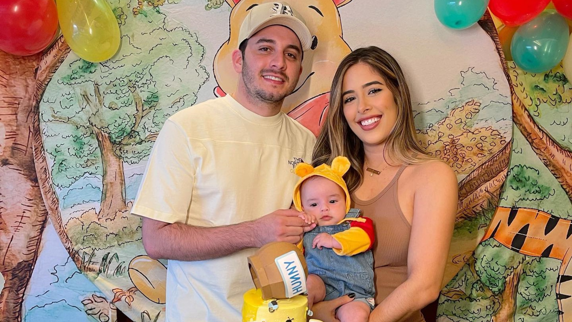 Jonas Esticado e Bruna Hazin celebram terceiro mês do filho com festa luxuosa: “Nossa maior riqueza”