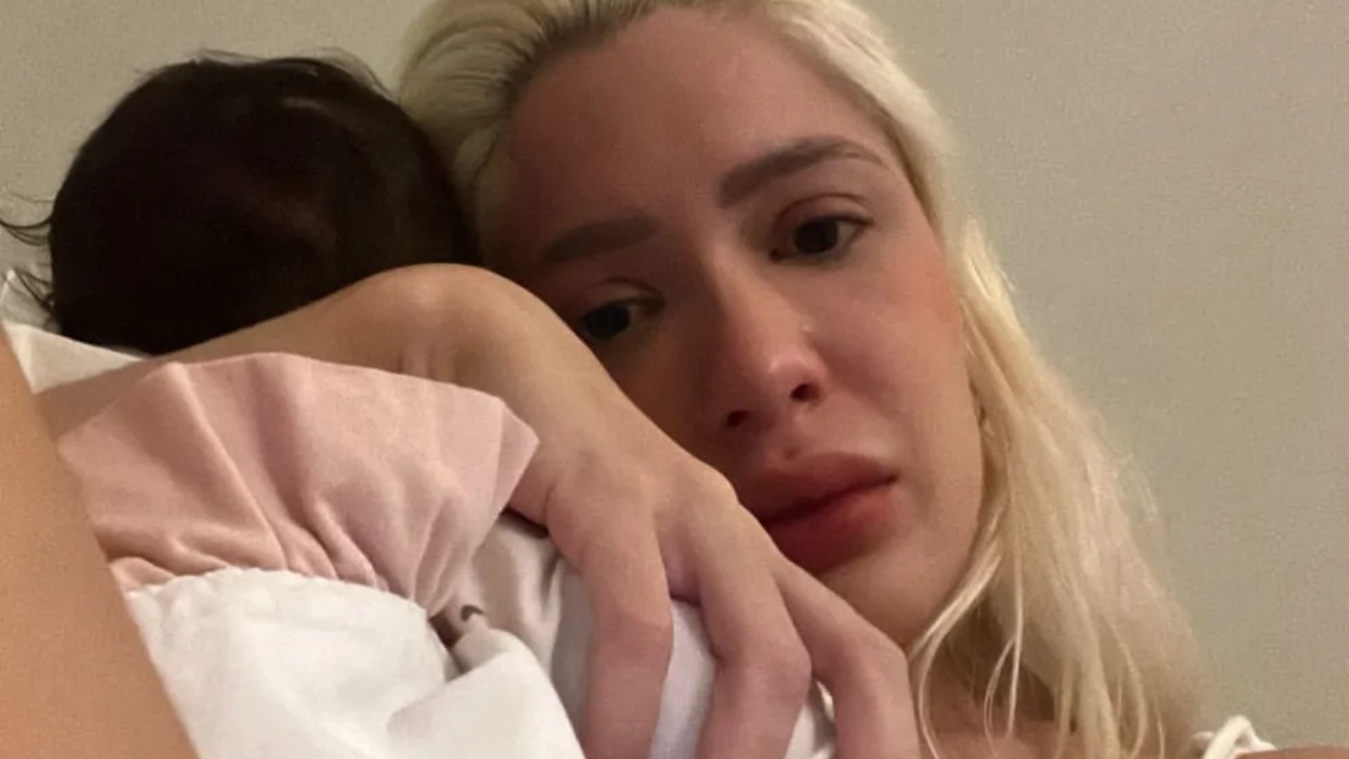 Karoline Lima rebate fãs que criticam seu estilo de vida: “Eu mereço ser feliz”