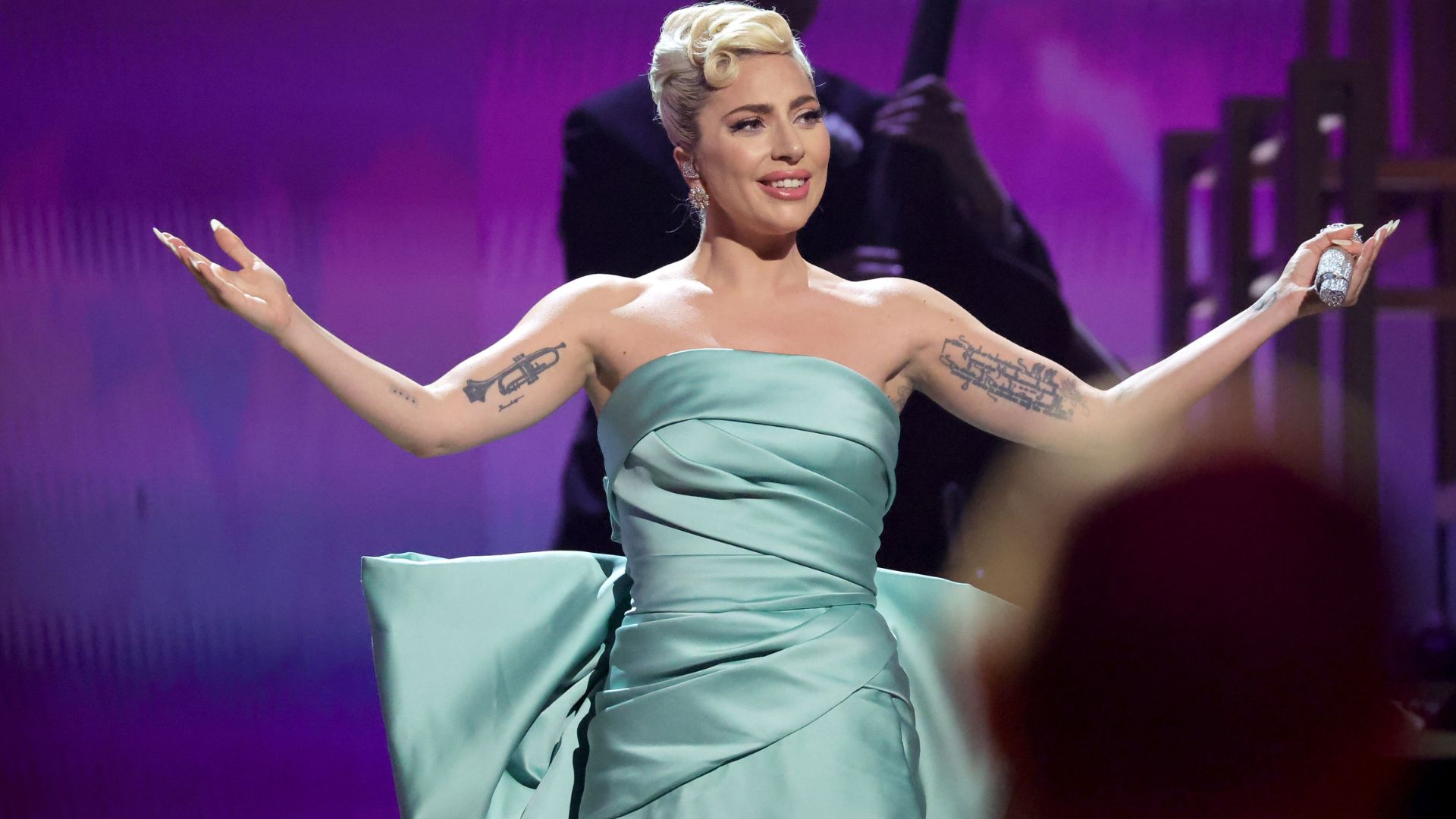 Música de Lady Gaga volta ao Billboard Hot 100 após viralizar na trend de Wandinha