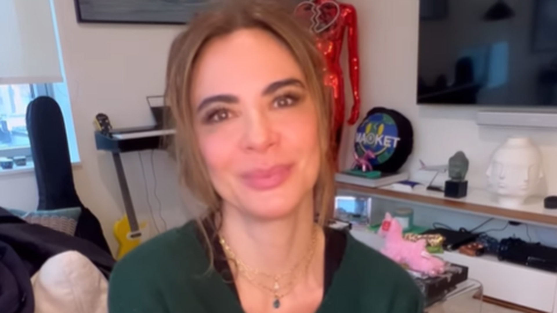 Luciana Gimenez choca ao mostrar sua perna com hematomas após cirurgia