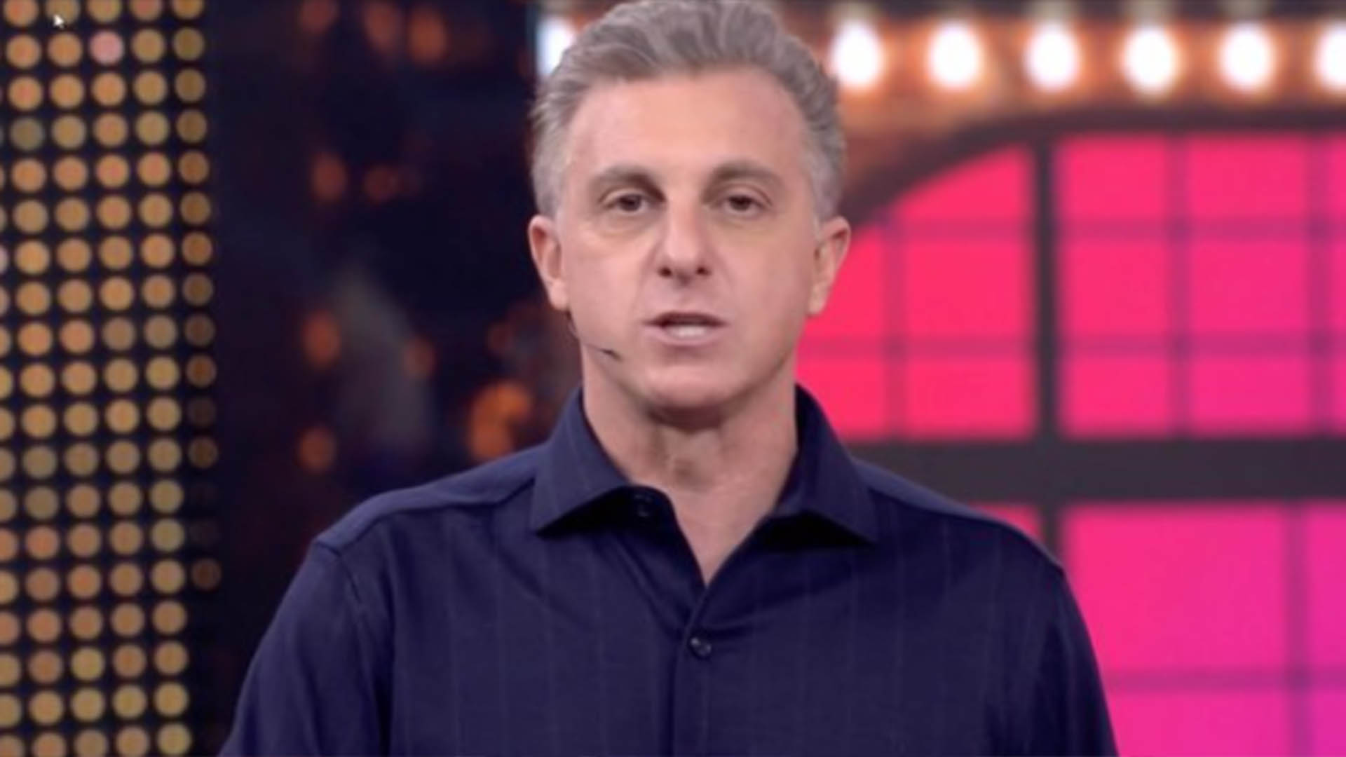 Sem o ‘Domingão com Huck’, Luciano Huck repudia atos em Brasília