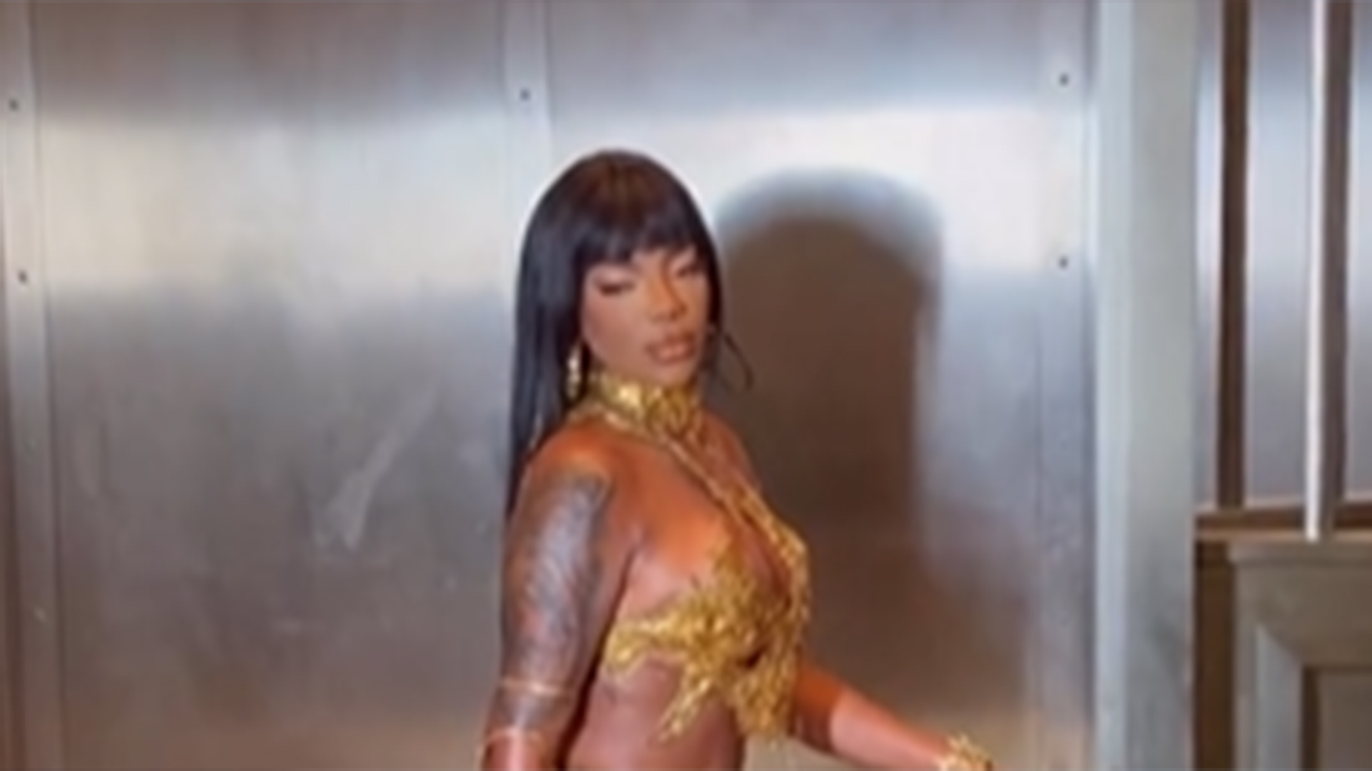 Ludmilla grava novo clipe com look mínimo e mostra os bastidores