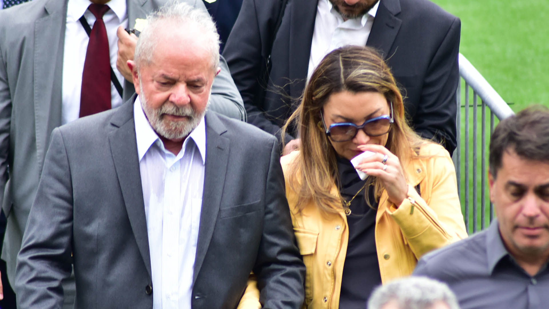 Esposa de Lula, Janja se emociona no velório de Pelé