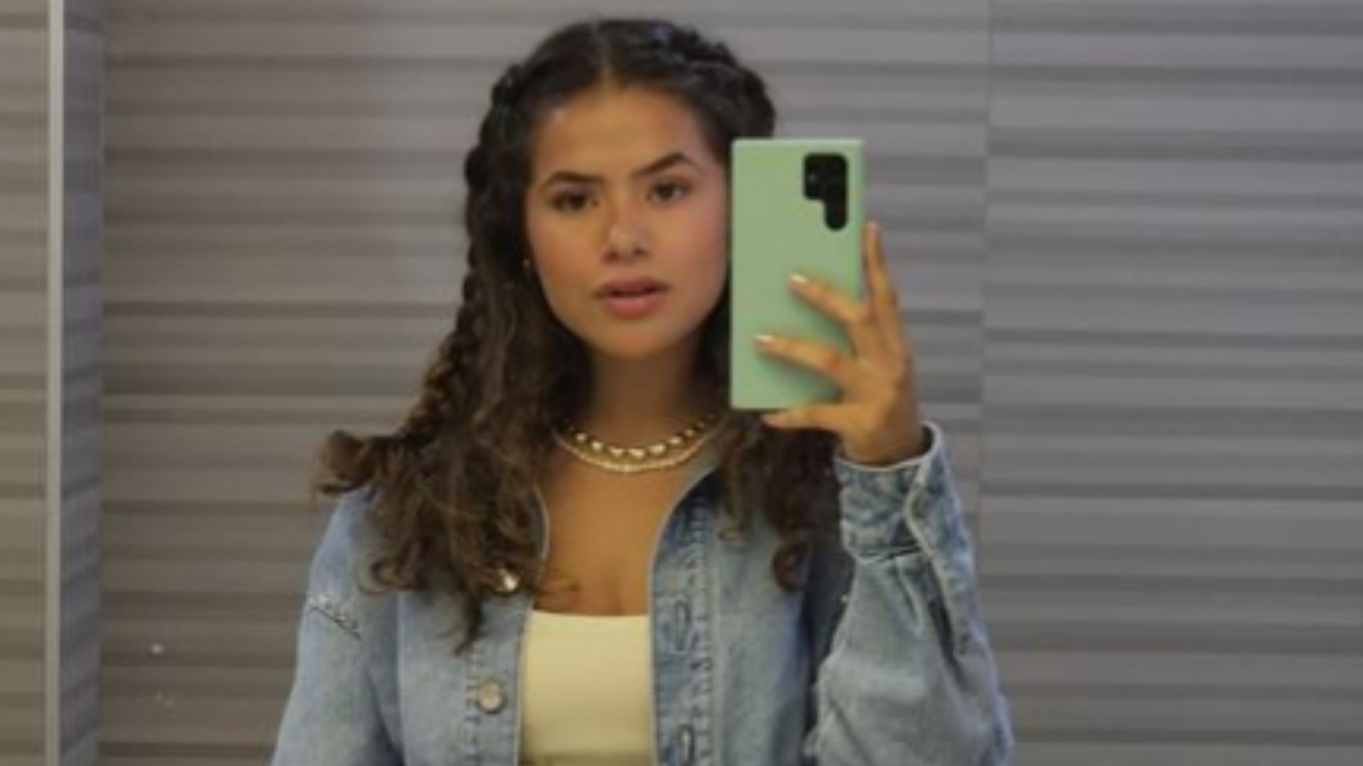 Maisa curte almoço com as amigas e elege item de grife avaliado em mais de R$ 7 mil: “Rica!”