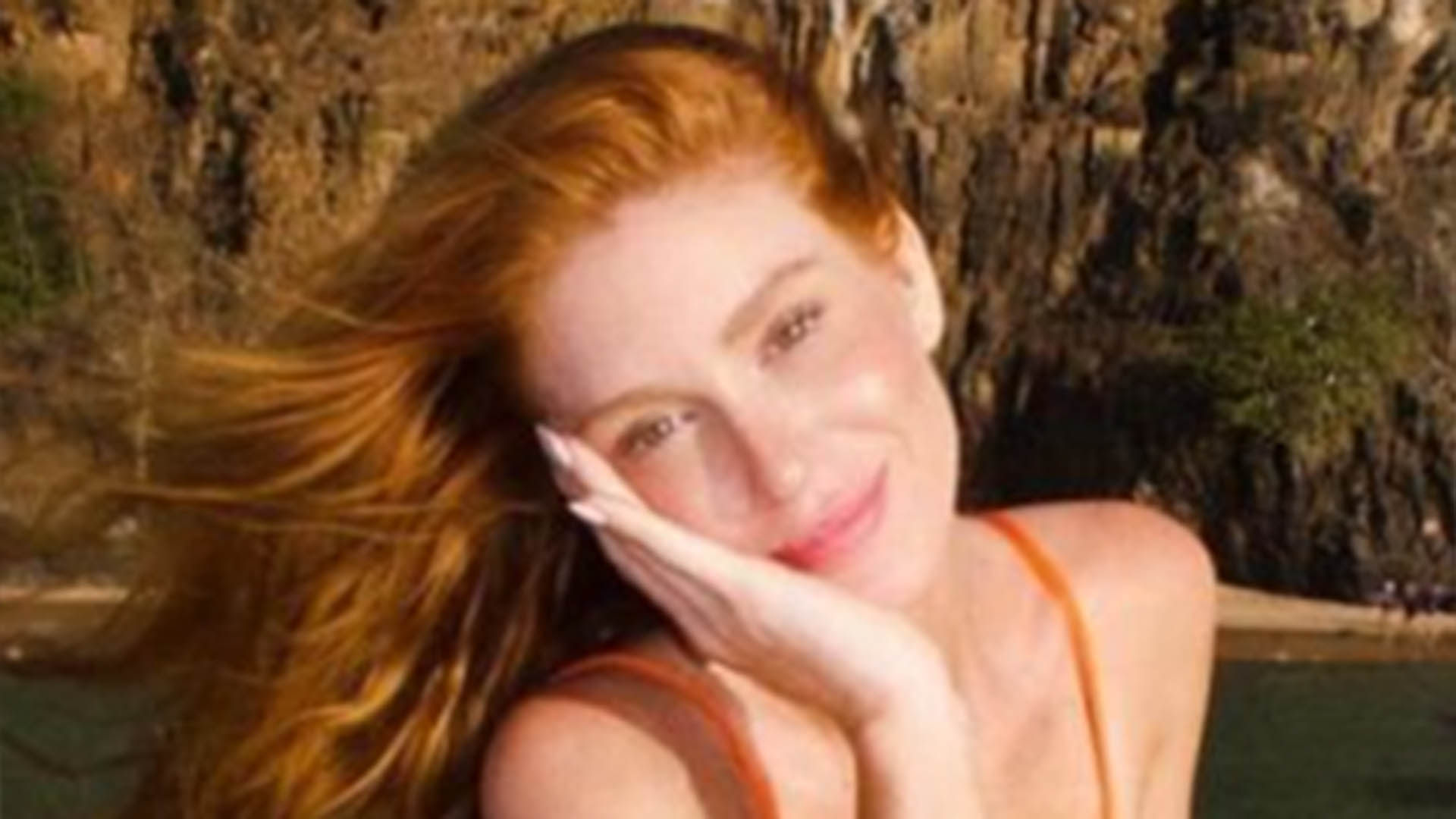 Magérrima, Marina Ruy Barbosa aparece só de biquíni em passeio de barco