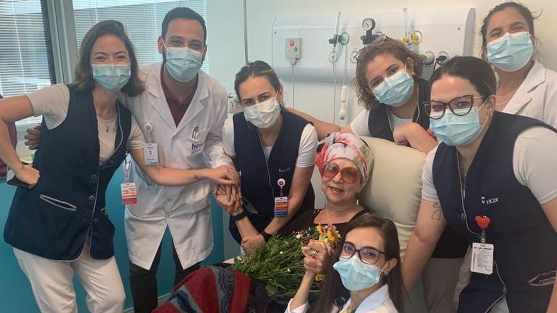 Mônica Martelli celebra última quimioterapia da mãe: “Mais uma etapa vencida”
