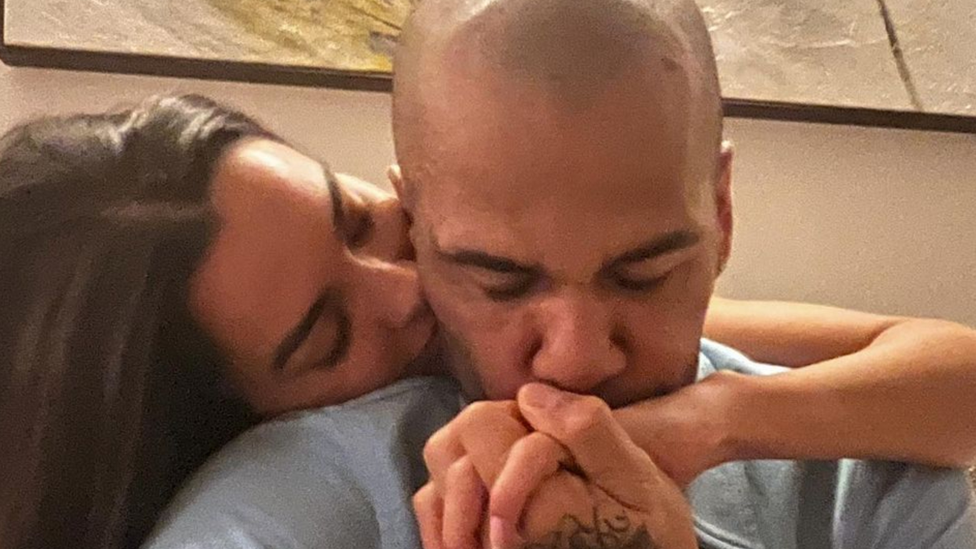 Mulher de Daniel Alves faz publicação em meio à detenção do jogador