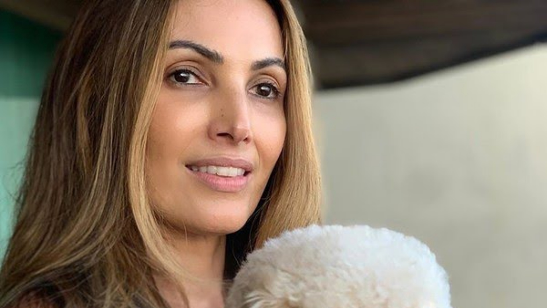 Patrícia Poeta surge em cliques raros com seu cachorrinho de estimação adotado: “Amor mais puro”
