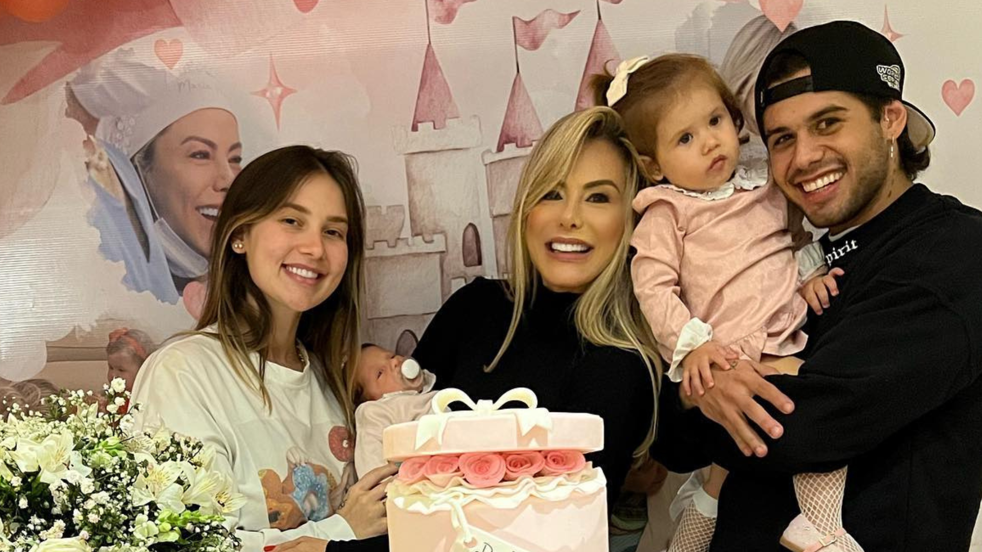 Gêmeas? Virginia Fonseca e Poliana Rocha posam para foto com biquíni idêntico