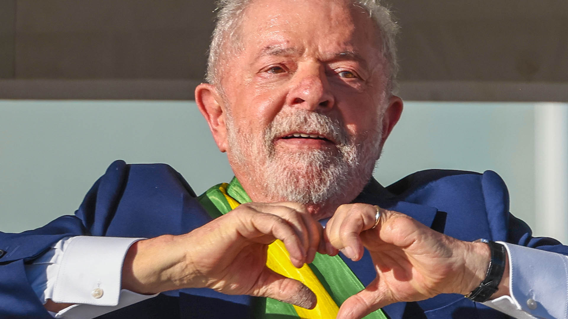 Em ato histórico, Lula toma posse em Brasília