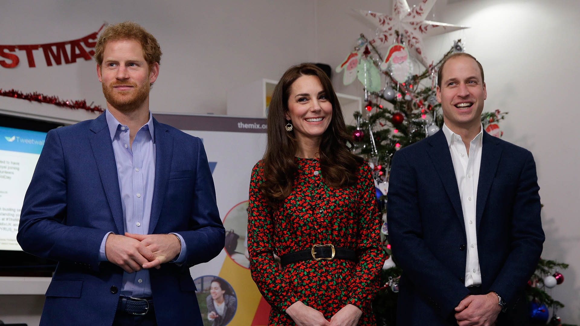 Príncipe Harry afirma que príncipe William e Kate Middleton o incentivaram a usar fantasia polêmica