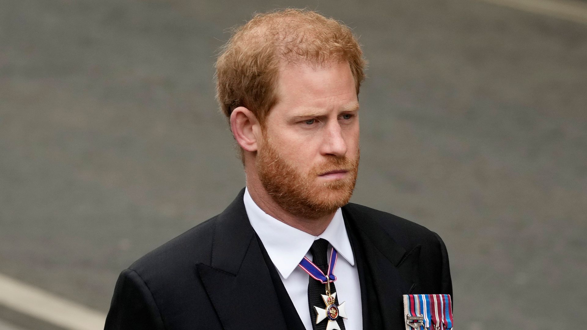 Entenda como o perfume favorito da princesa Diana ajudou a terapia de príncipe Harry