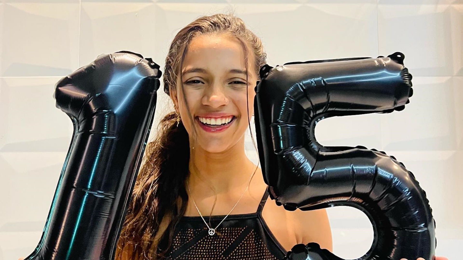 Rayssa Leal completa 15 anos e revela planos para comemorar a data: “Dia de curtir”