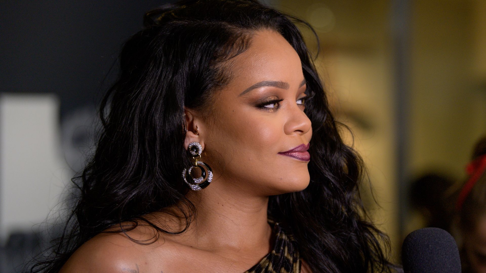 Rihanna se apresentará no Super Bowl e está sendo ‘treinada’ por Jay-Z