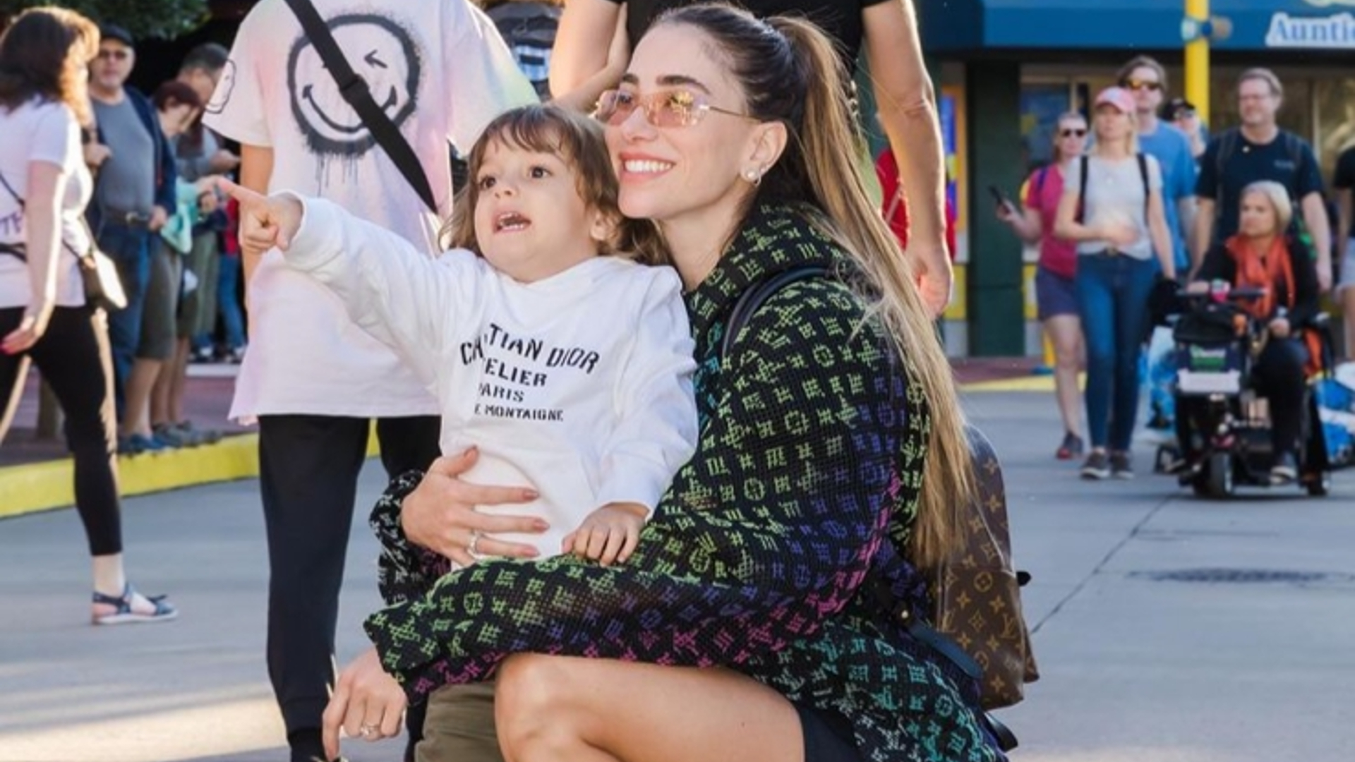 Romana Novais comemora 3 anos de Ravi com passeio em parques de Orlando