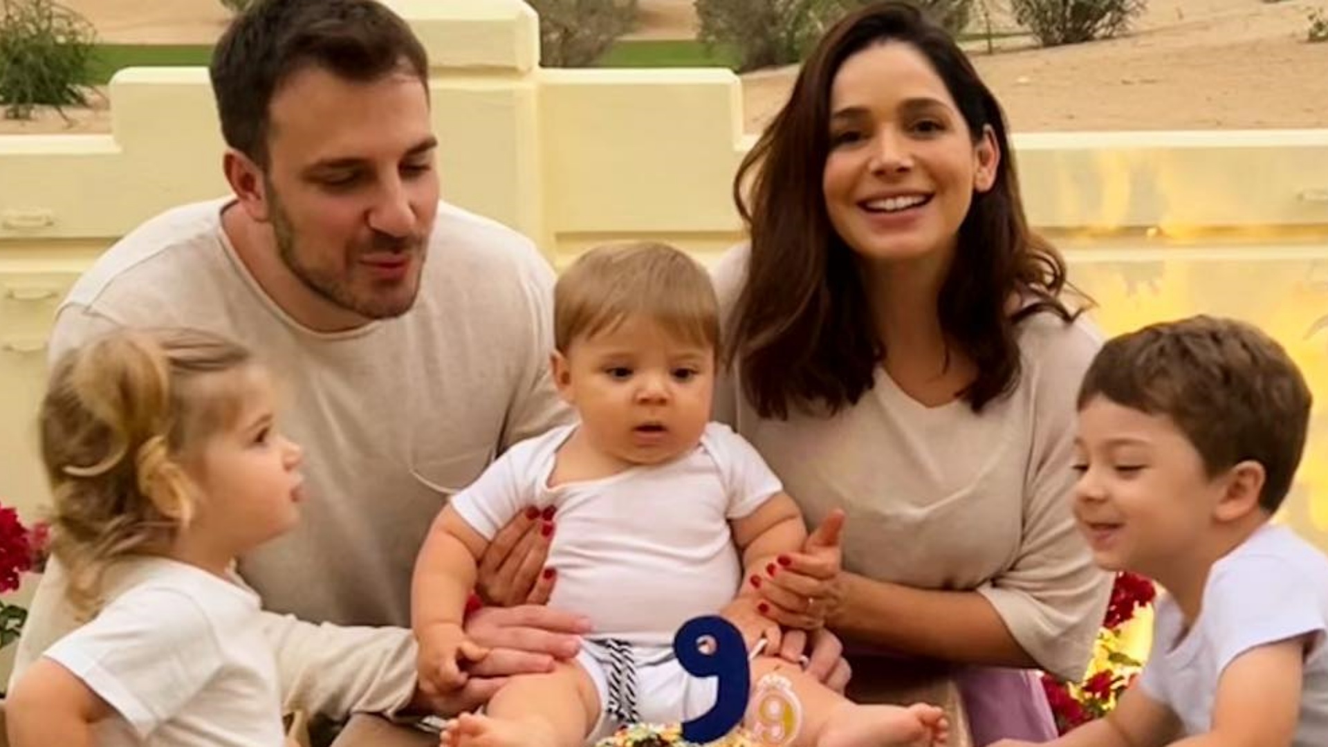 Em Dubai, Sabrina Petraglia mostra comemoração do nono mês do filho caçula: “Preparado pelos irmãos”