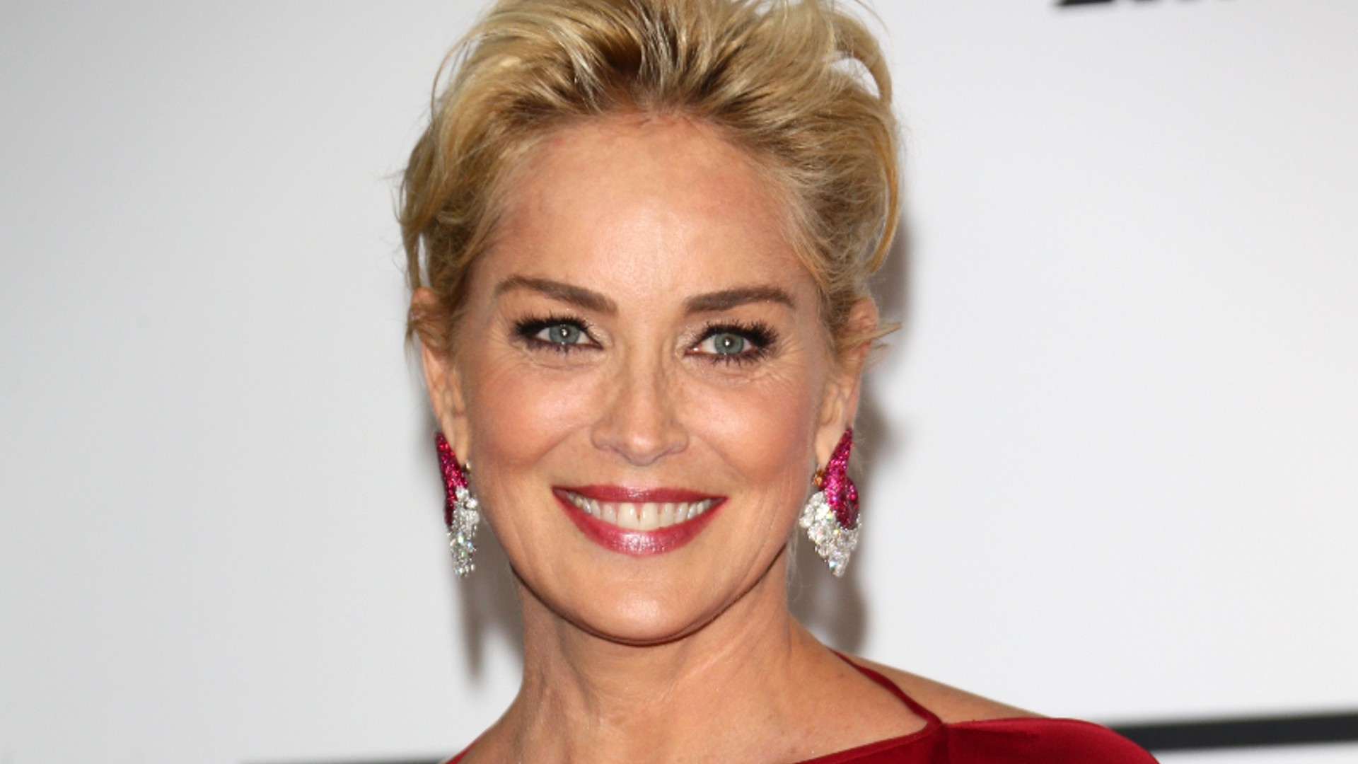 Sharon Stone diz que sofreu misoginia severa na indústria e cita atores exceção