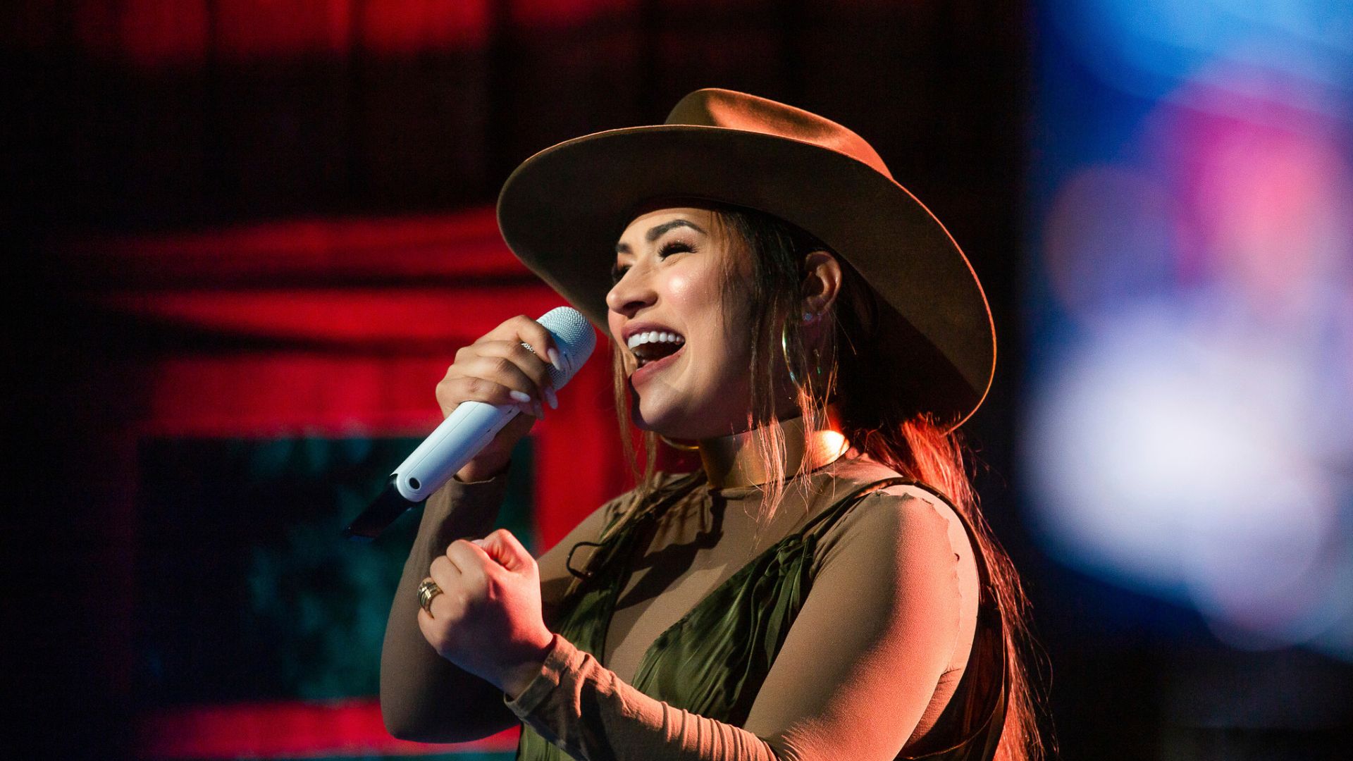 Simone Mendes afirma que shows sem Simaria a prepararam para carreira solo: ‘Enfrentei Sozinha’