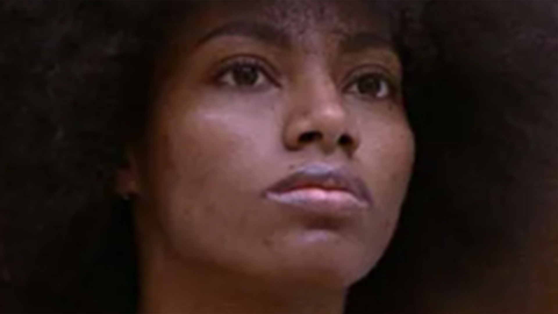 BBB 23: Tina dá adeus para as tranças e aparece com novo visual