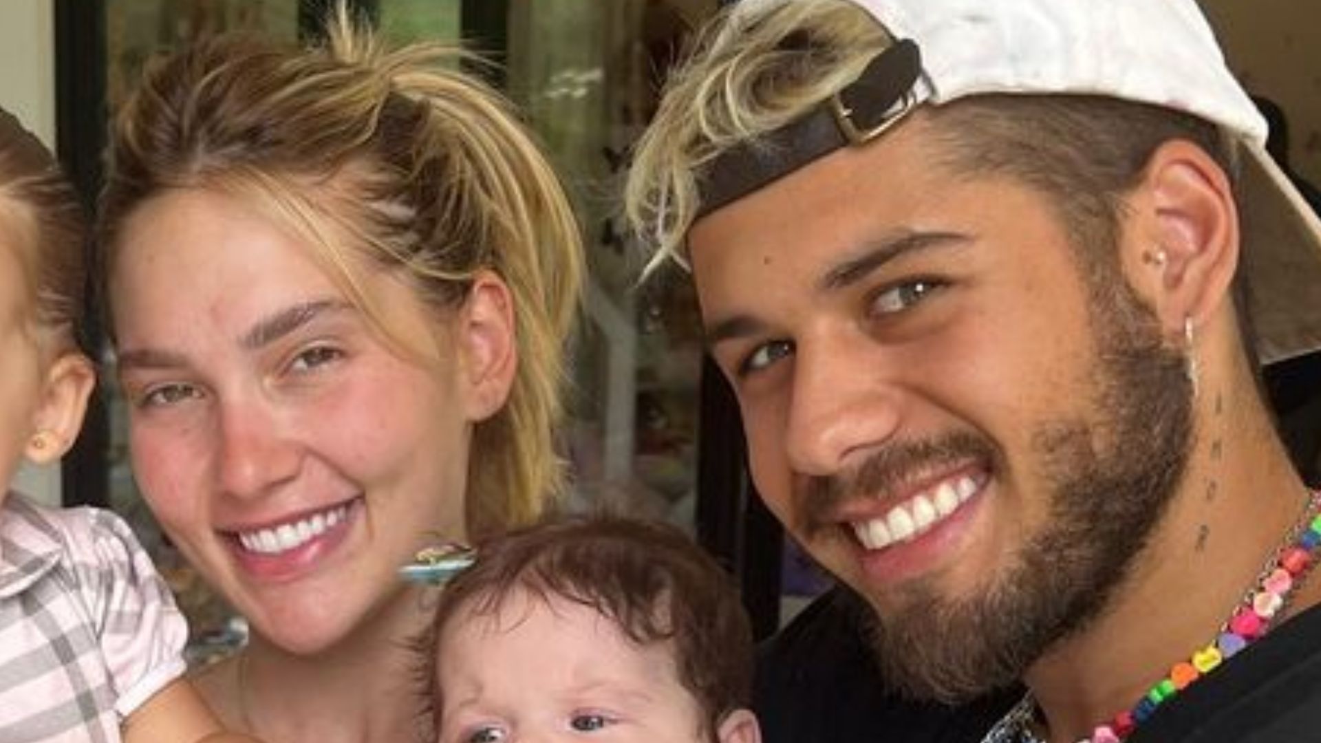 Zé Felipe encanta ao surgir com Maria Flor em seus braços: “Minha vida!”