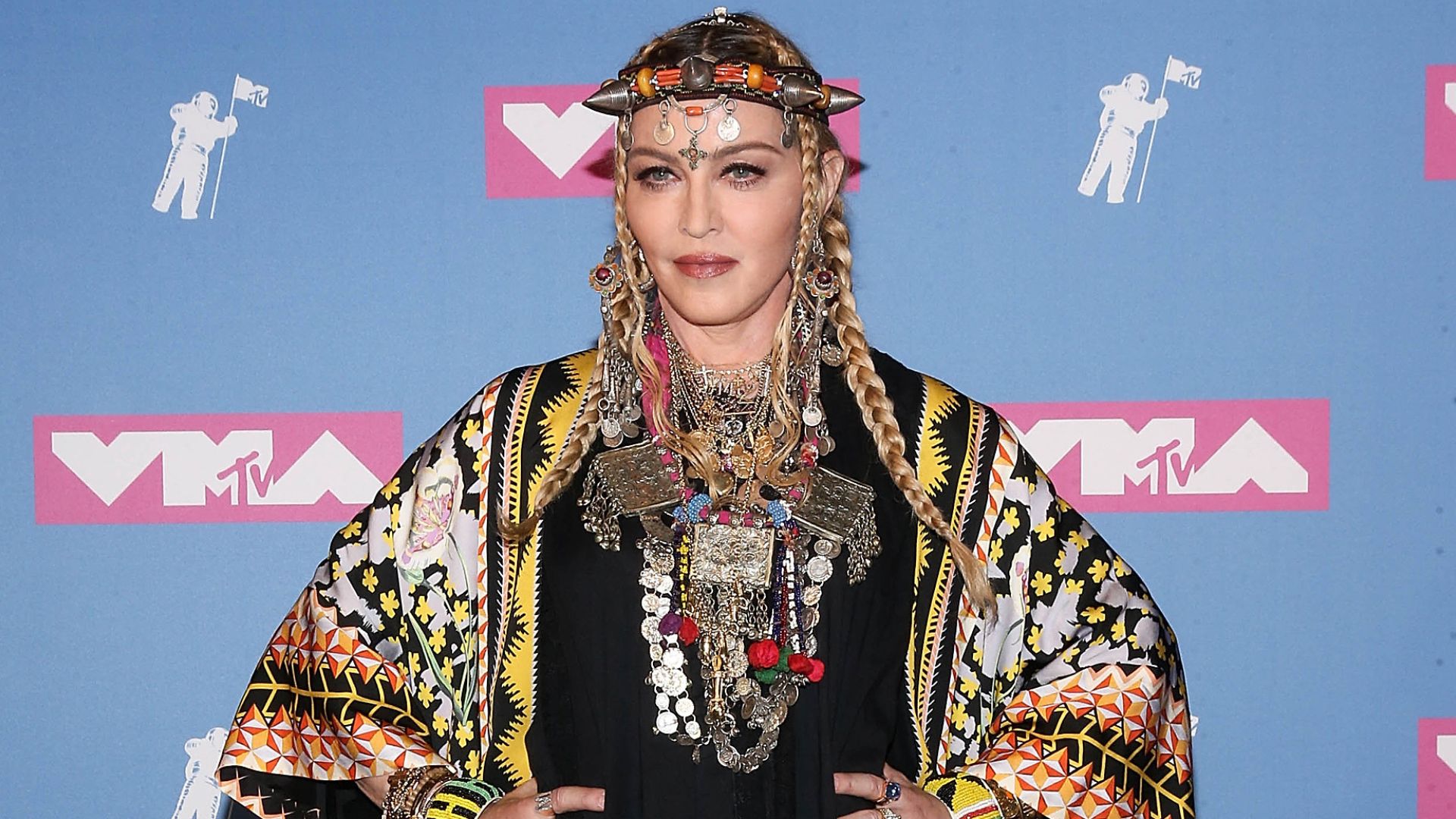 Amiga de Madonna dá notícias sobre estado de saúde da cantora: “Muito forte”