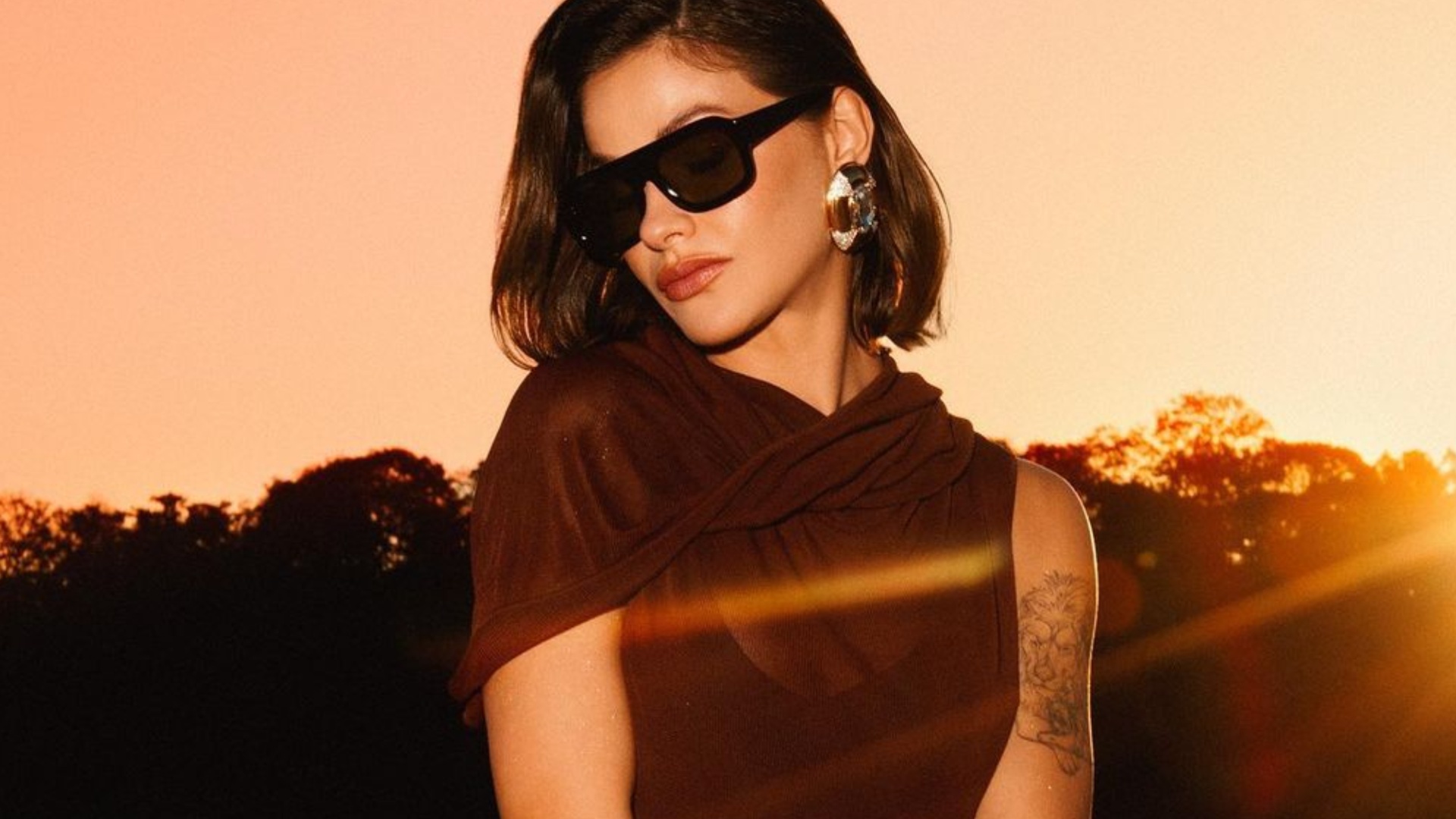 Andressa Suita desagrada com look para gravação de Gusttavo Lima: ‘Parecendo velório’