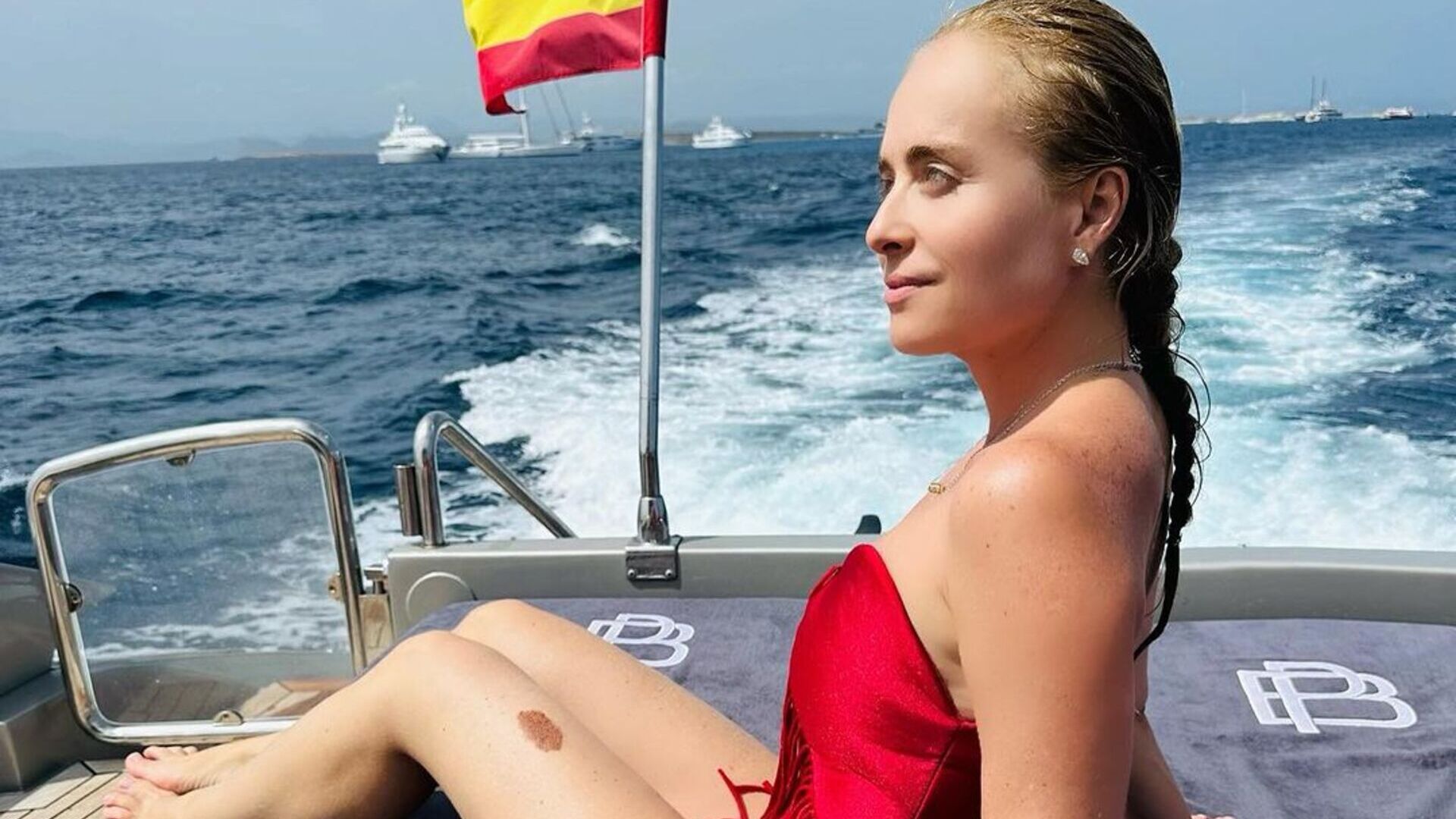 Que luxo! Angélica abre álbum de viagem com a família pela Europa