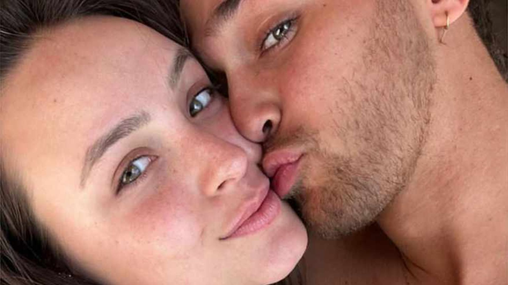 Apaixonada, Larissa Manoela comemora 1 ano ao lado de seu noivo