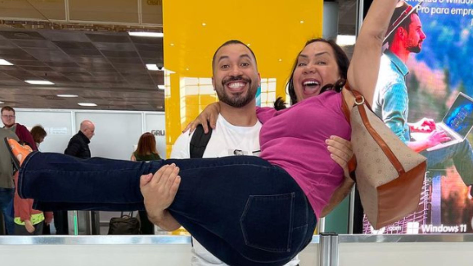 Após drama, Gil do Vigor embarca para Portugal na companhia da mãe