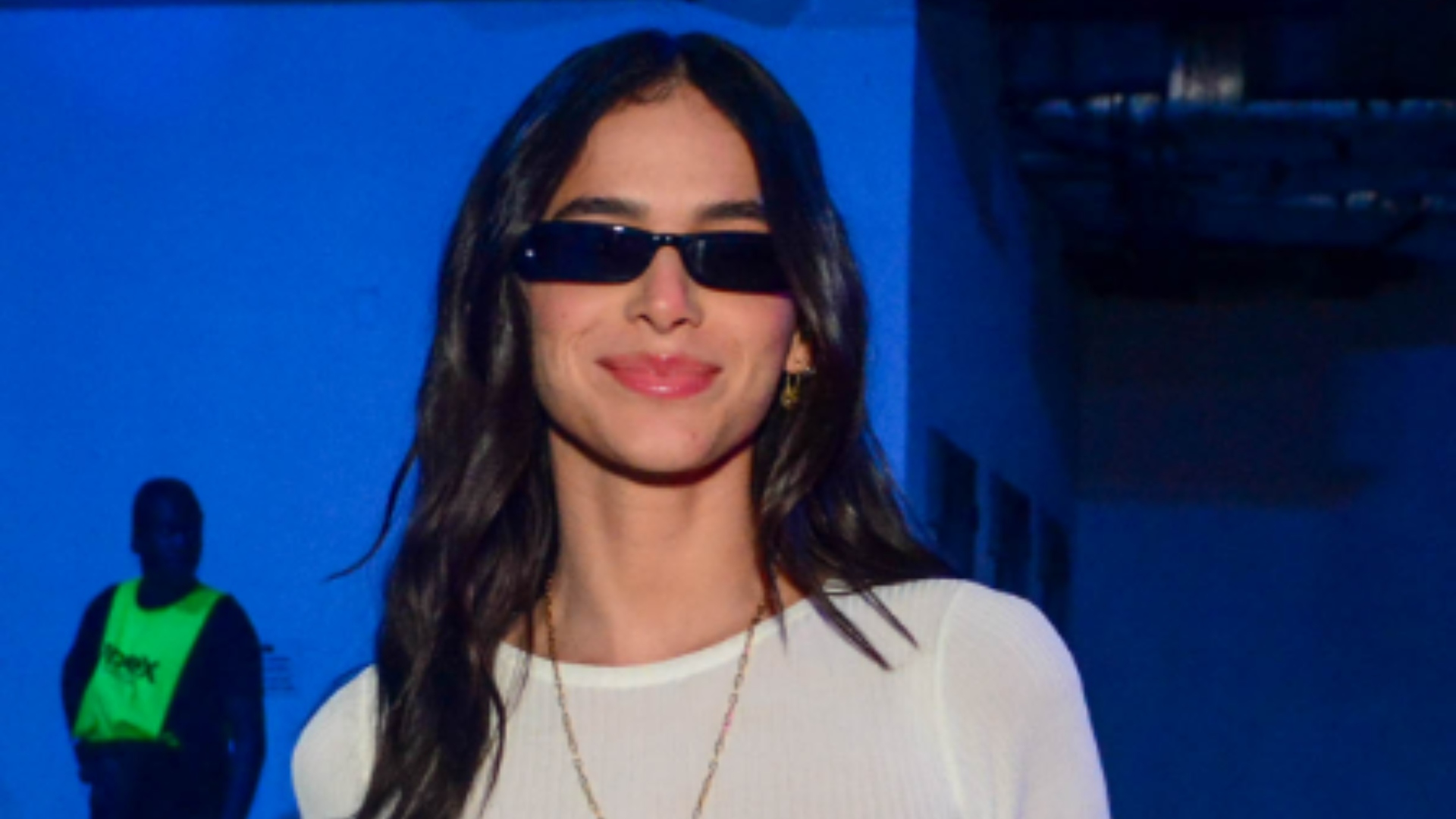 Bruna Marquezine aposta em transparência para show de Ludmilla