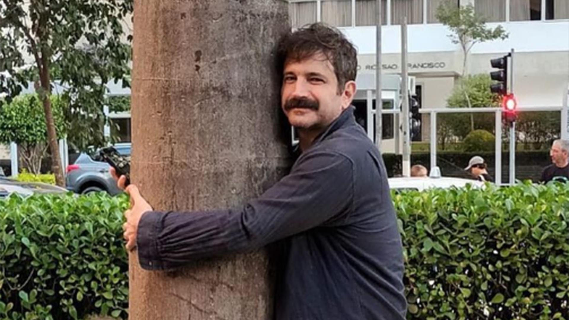 Caco Ciocler exibe foto rara com a neta: ‘Feliz dia do vovô’