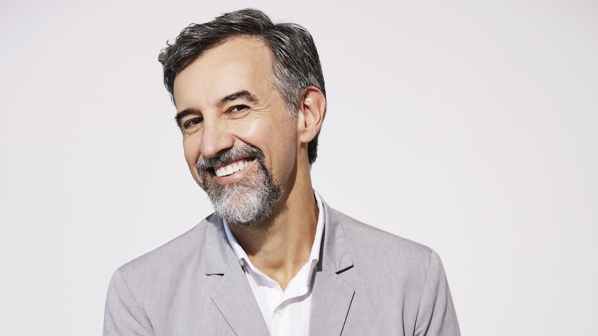 Ademir de Terra e Paixão, ator revela cantadas ousadas de fãs: “Recebo nudes”