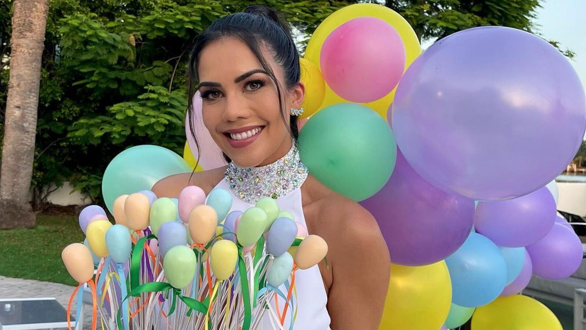 Daniela Albuquerque celebra aniversário de 41 anos com festão fora do Brasil