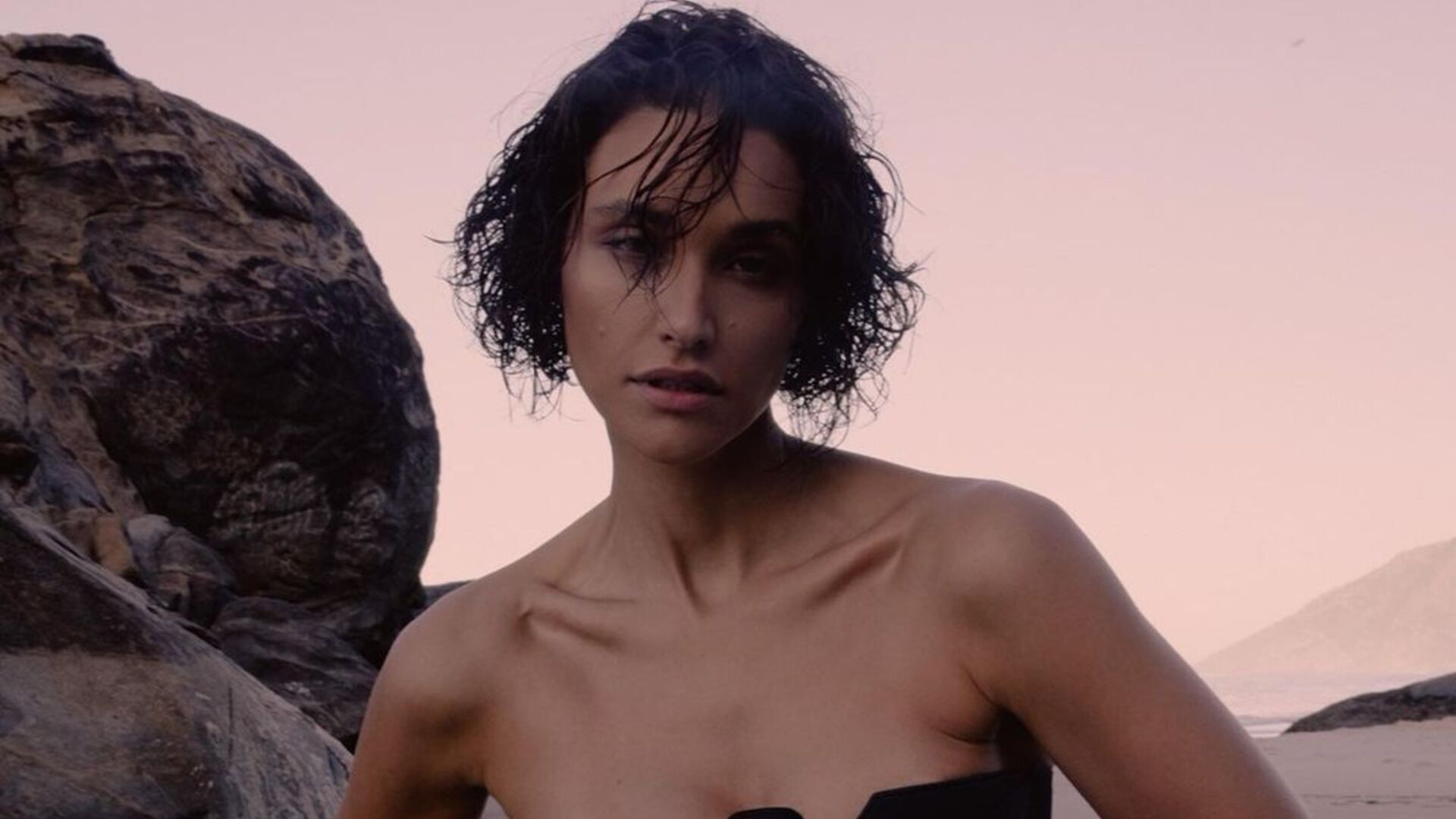 De biquíni, Débora Nascimento choca com corpaço impressionante: ‘Perfeita’