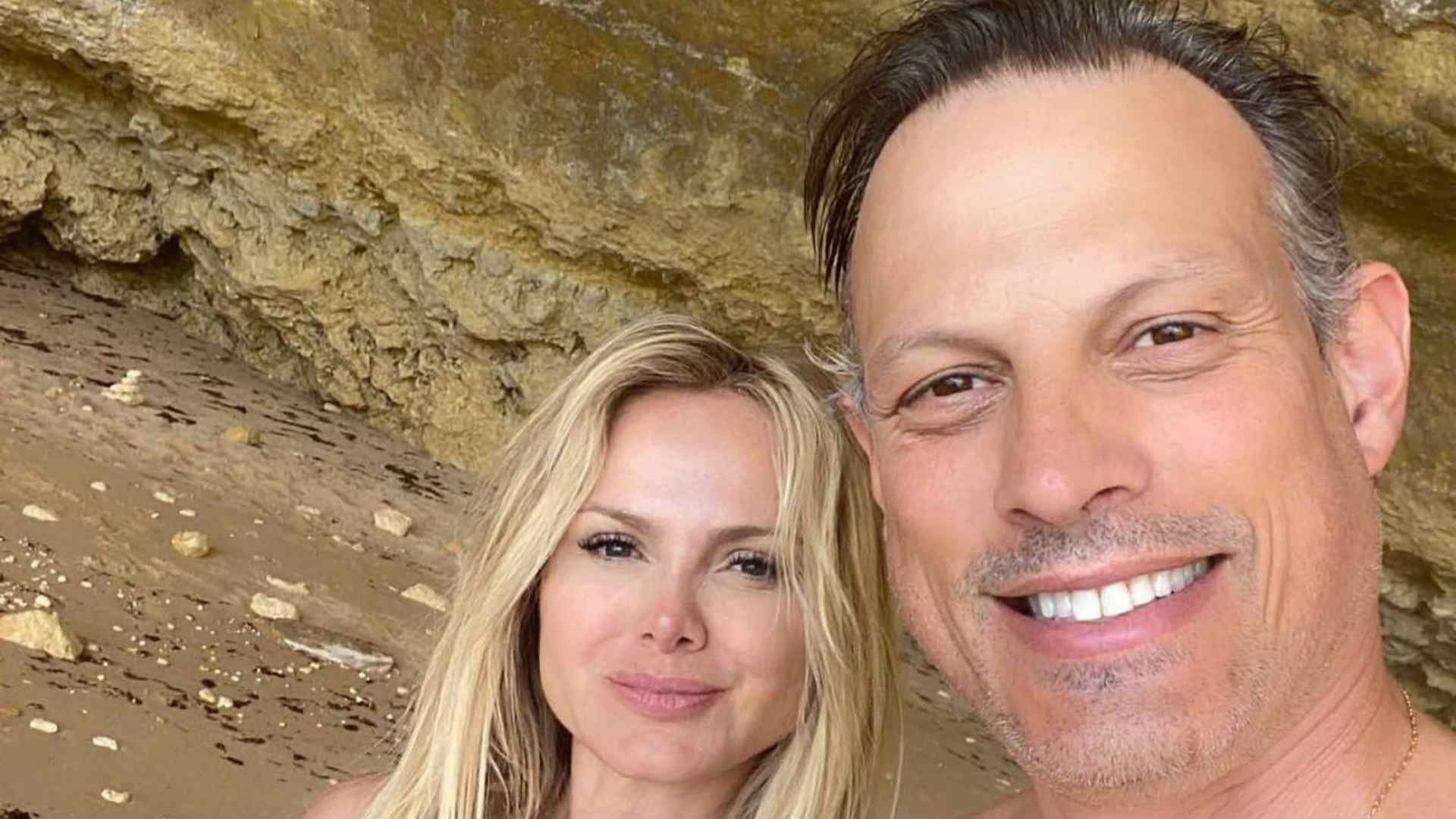 Em Portugal, Eliana curte viagem de barco com o marido