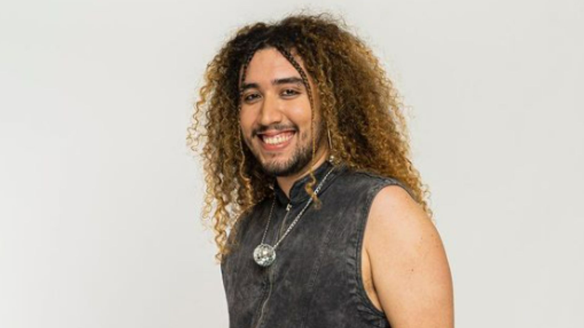 Mãe de Fulý, do No Limite, revela amizade do filho com ex-BBB; saiba quem