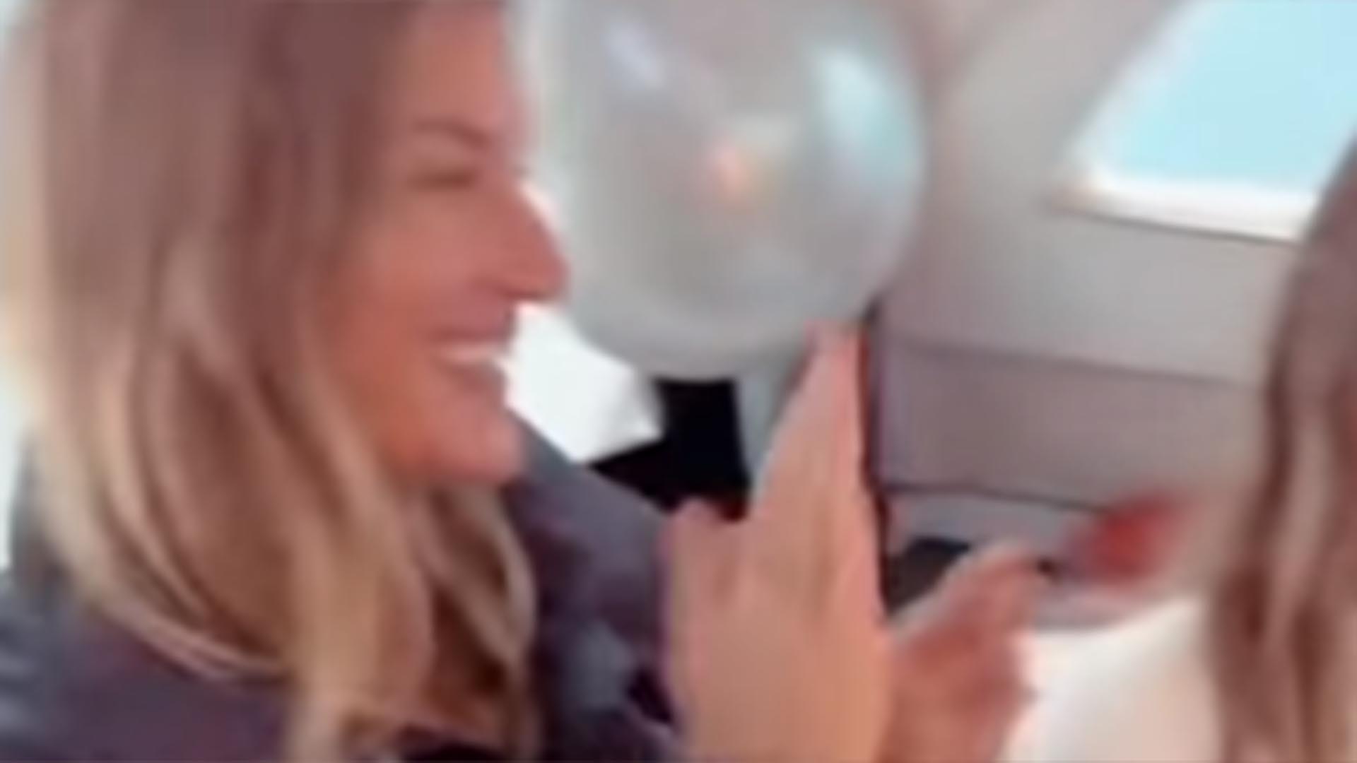 Gisele Bündchen mostra sua festa de aniversário com a irmã gêmea, Patricia