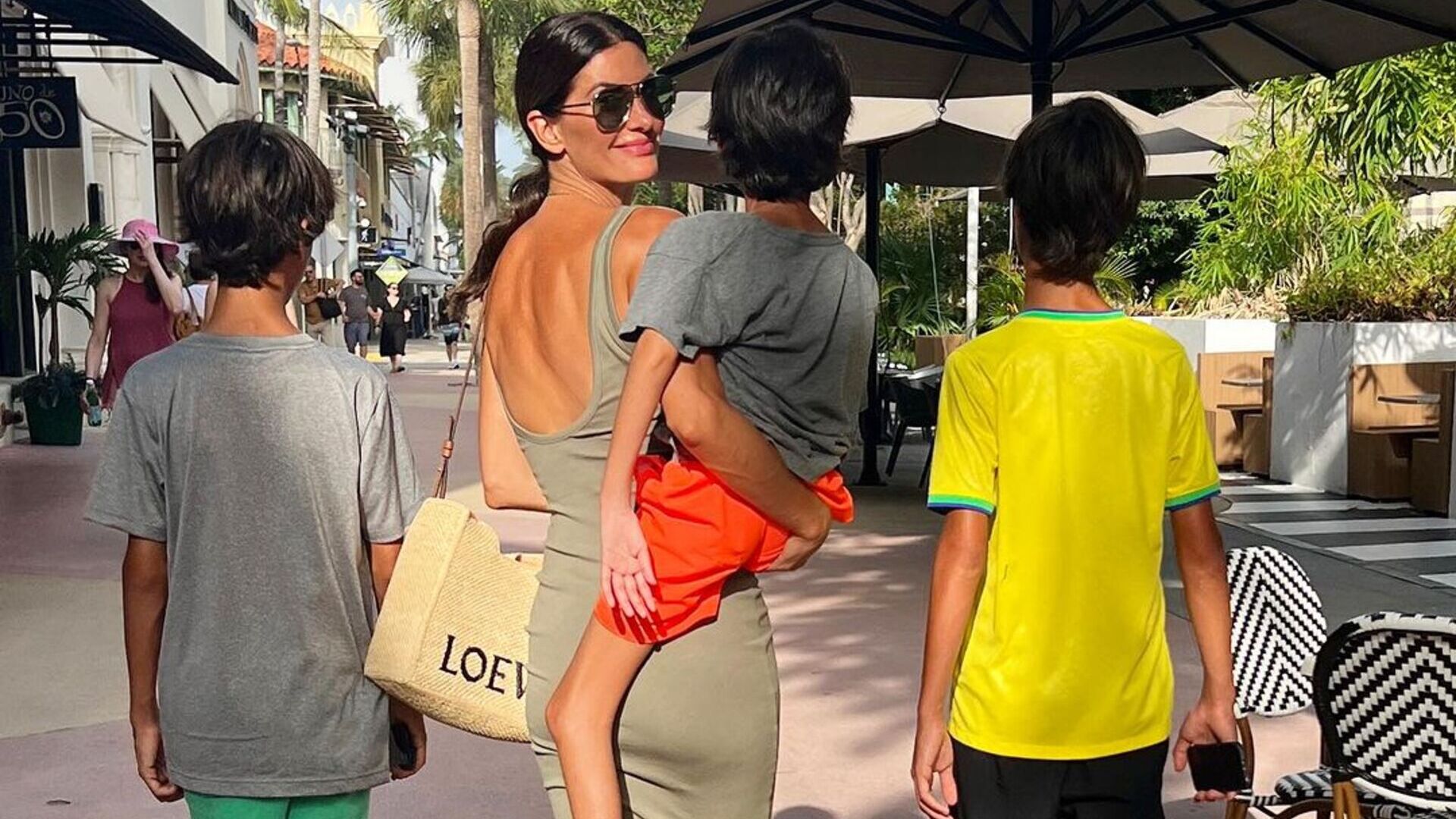 Isabella Fiorentino exibe clique raro com os filhos em viagem: ‘Completa’