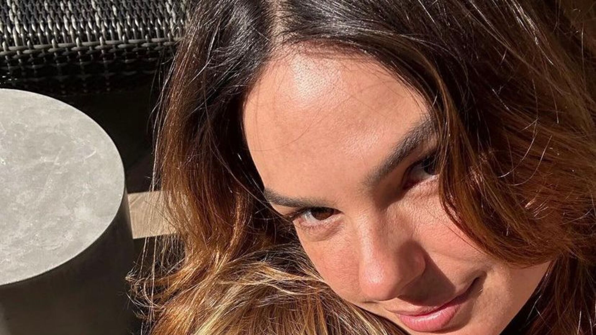 Isis Valverde encanta ao posar ao lado do filho Rael: “Lindinhos”