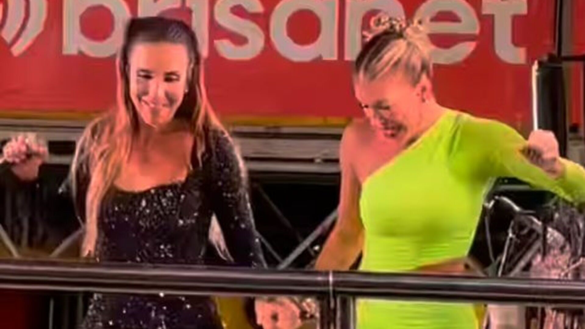 Ivete Sangalo rasga elogios a Lore Improta durante show: “Convivo com ela”
