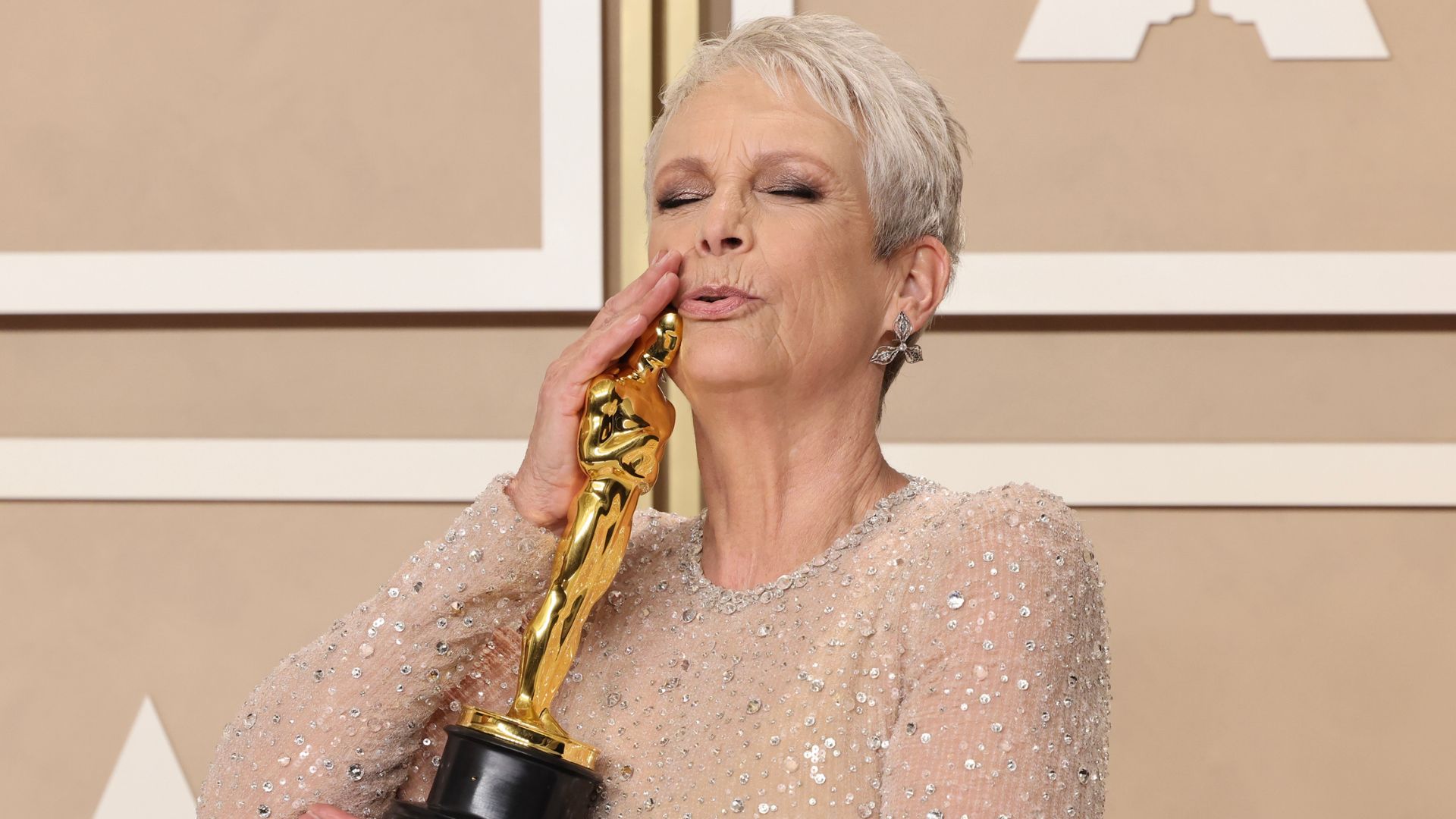 Vencedora do Oscar, Jamie Lee Curtis revela motivo para entrar em novo filme da Disney: ‘Fácil’