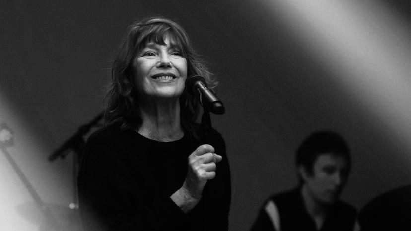 Ícone de moda e inspiração para nome de bolsa de luxo, Jane Birkin, morre aos 76 anos