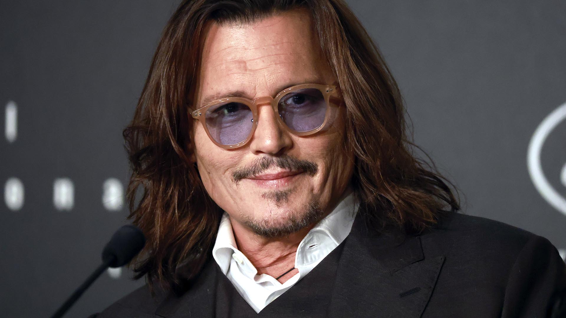 Johnny Depp é encontrado inconsciente em quarto de hotel antes de show de sua banda