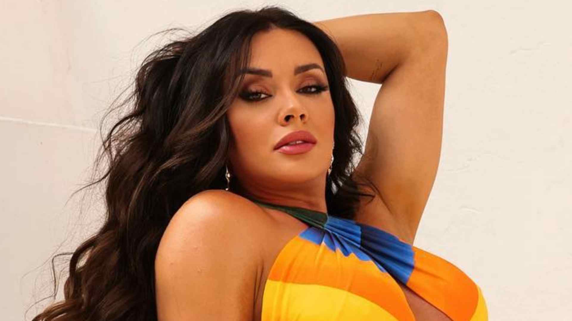 Juju Salimeni impressiona ao surgir com look ousado: “Mulher belíssima”